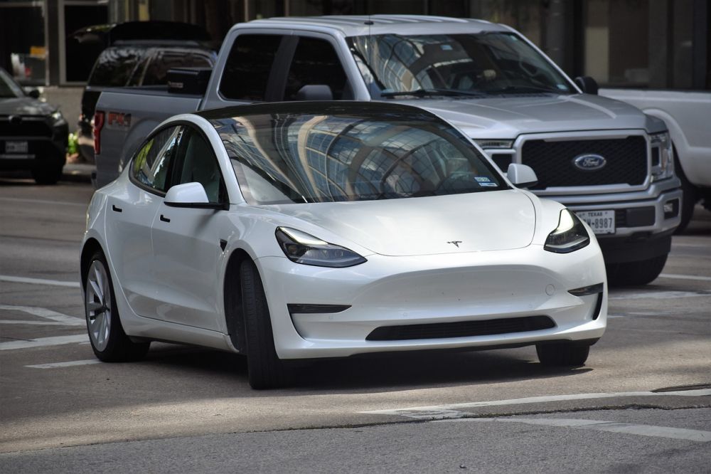 Tesla Roadster - En avansert og revolusjonerende elbil
